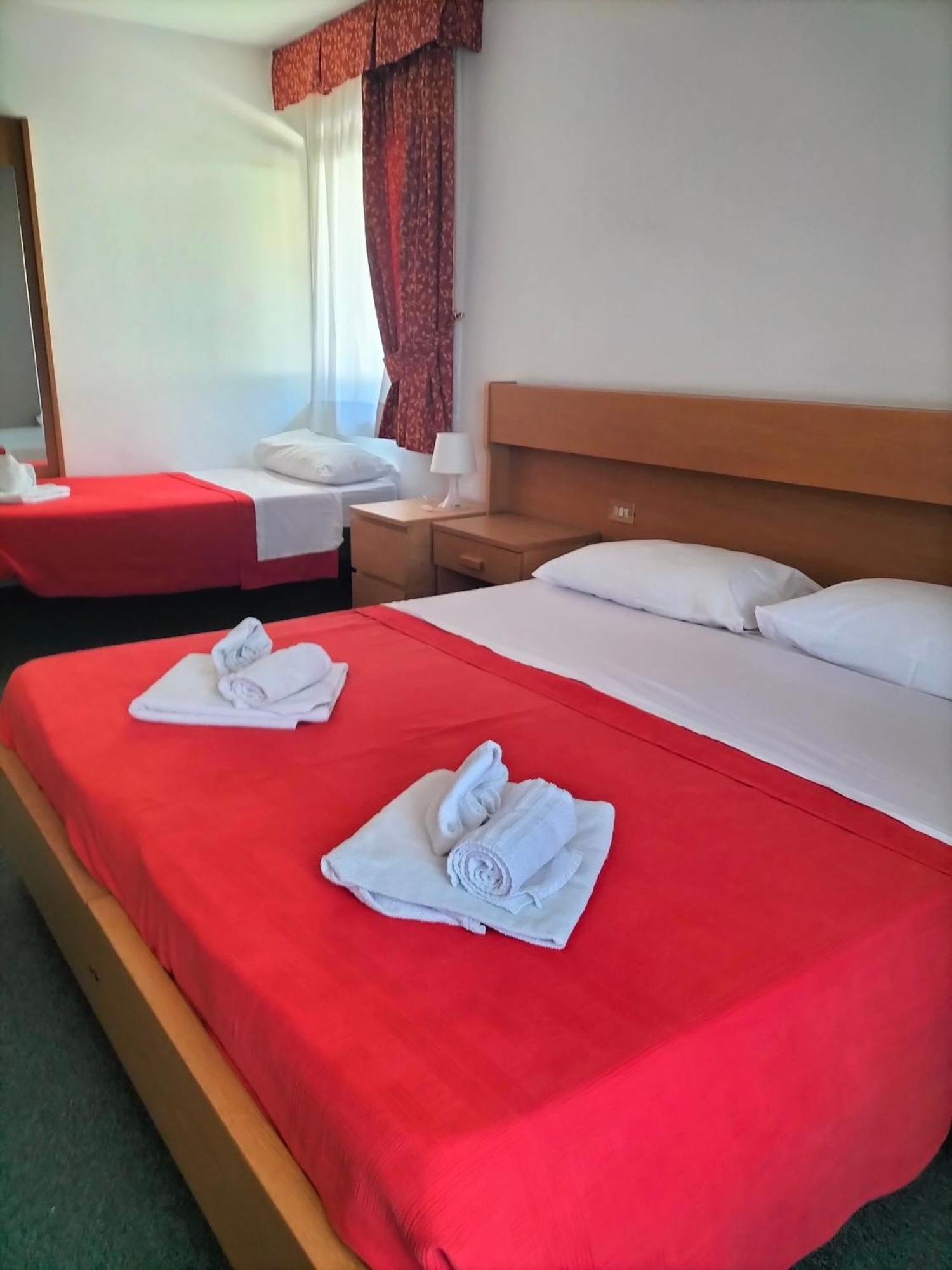 Hotel Vael วีโก ดี ฟาสซา ภายนอก รูปภาพ