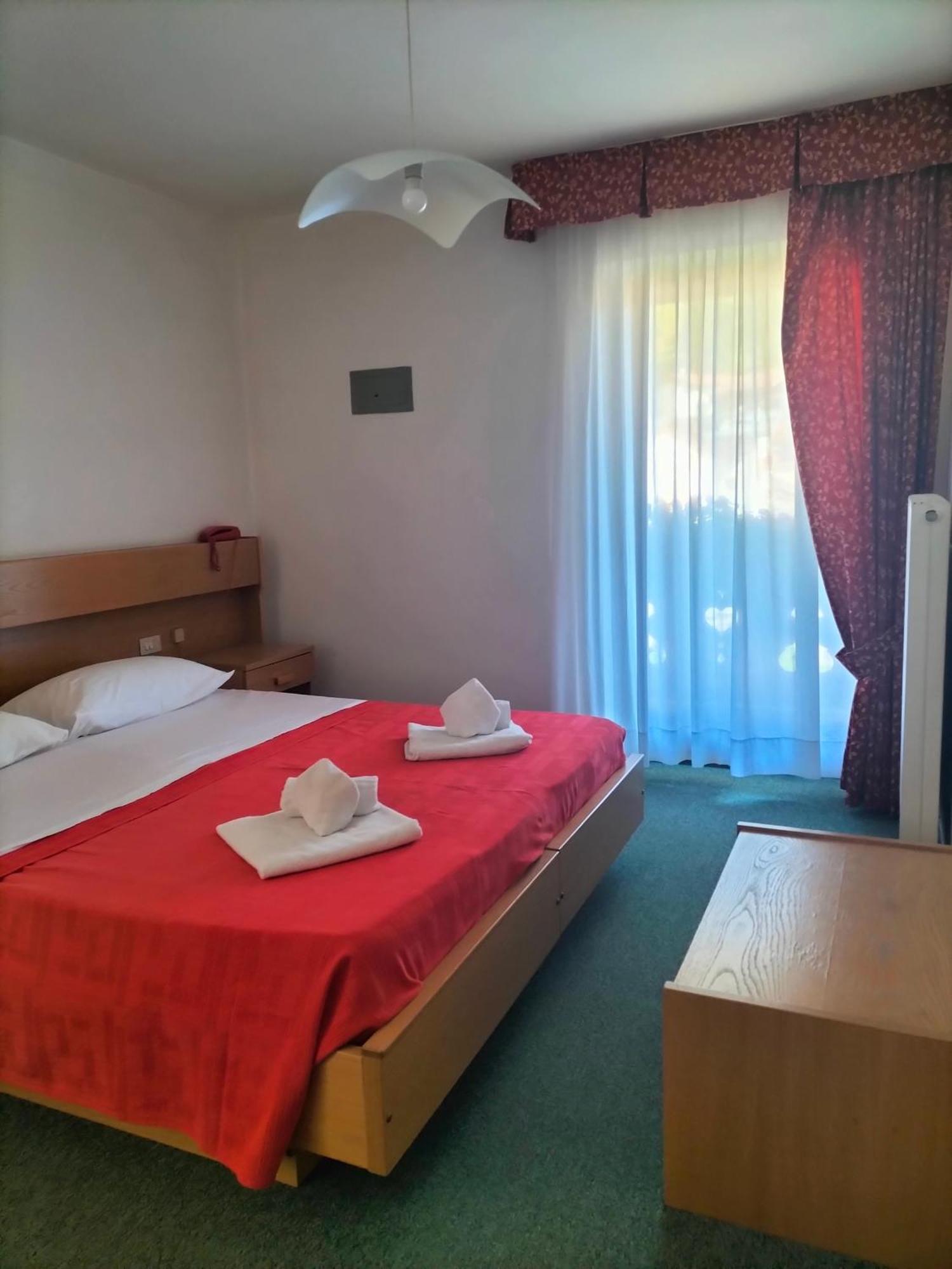 Hotel Vael วีโก ดี ฟาสซา ภายนอก รูปภาพ
